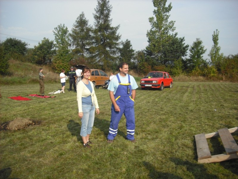 p. učiteľka so zástupcom T.O.R. RESCUE.JPG