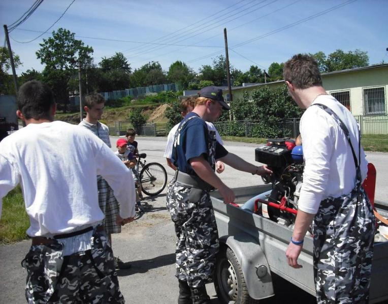 Nakladanie materiálu.JPG